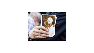 Veriaci si pripomenú výročie odvolania Bezáka modlitbou pred nunciatúrou