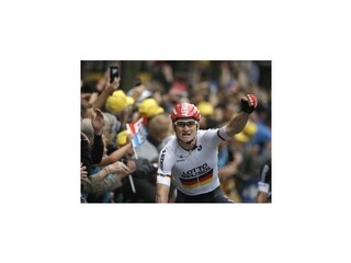 Greipel triumfoval, Sagan spadol, ale udržal si zelený dres