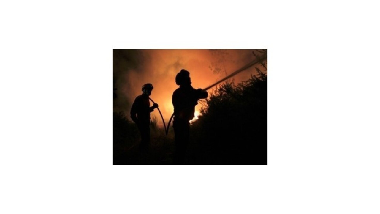 Hasiči uhasili požiar skládky nebezpečného odpadu v Zohore