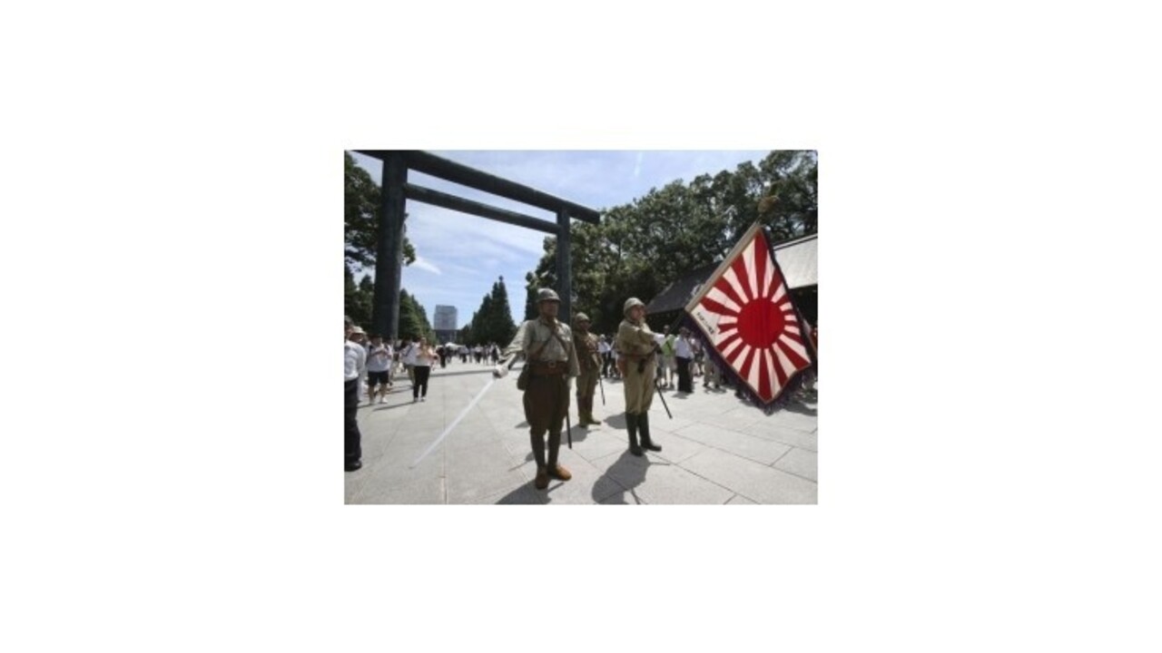 Niektorí japonskí ministri navštívili kontroverznú svätyňu vojnových obetí