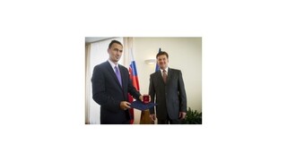 Lajčák odovzdal Šatanovi Zlatú plaketu