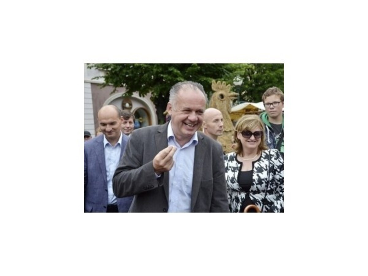 Kiska rozdal aj svoj júlový plat
