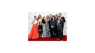 Cenu Emmy za najlepšiu komédiu získal seriál Moderná rodina