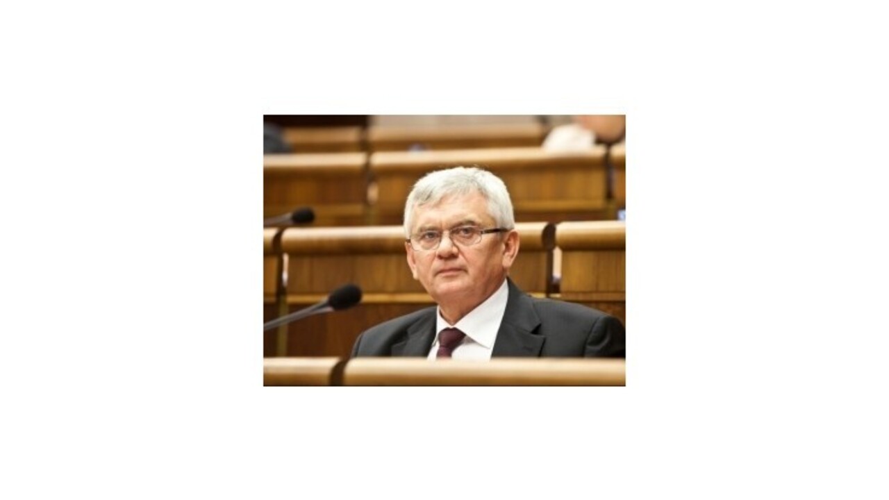 Zákon chrániaci pôdu pred výpredajom neobmedzuje trh s pôdou, tvrdí Jahnátek