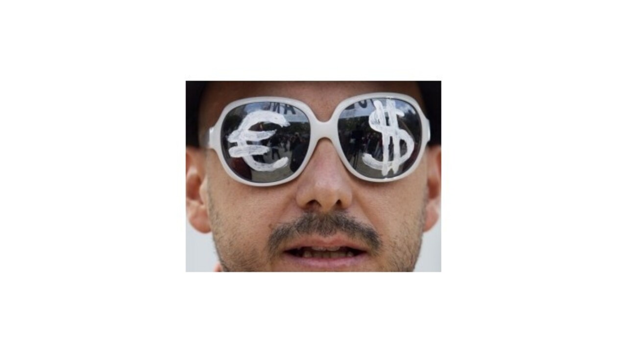 Najviac obchodovanou menou sveta je dolár, popularita eura poklesla