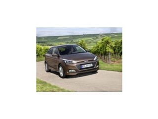 Nový Hyundai i20 naživo/plug-in hybrid Audi A3 e-tron