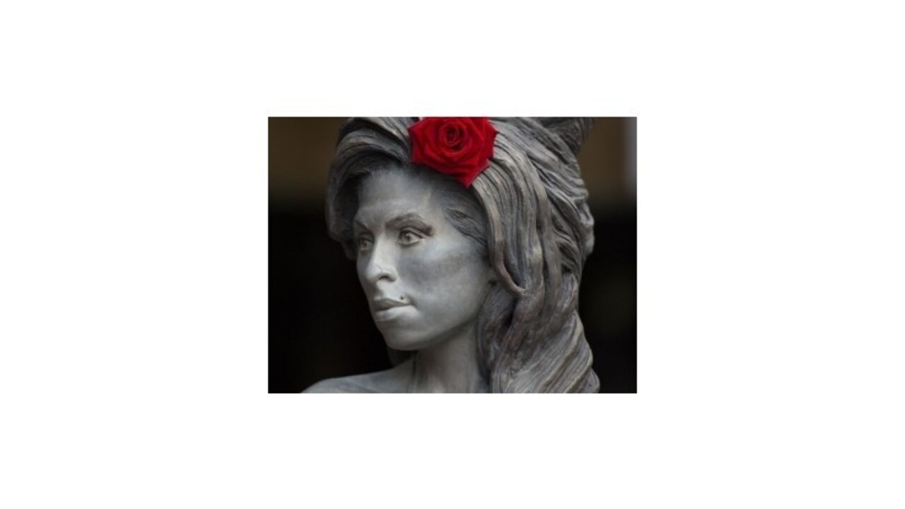 Amy Winehouse by mala 31 rokov, odhalili jej sochu