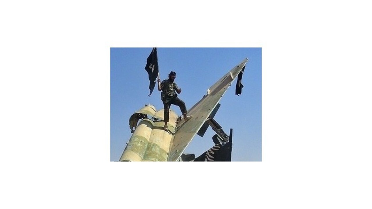 Bojovníci Islamského štátu zostrelili vojenské lietadlo