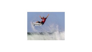 Legendárny surfer Kelly Slater sa opäť predviedol