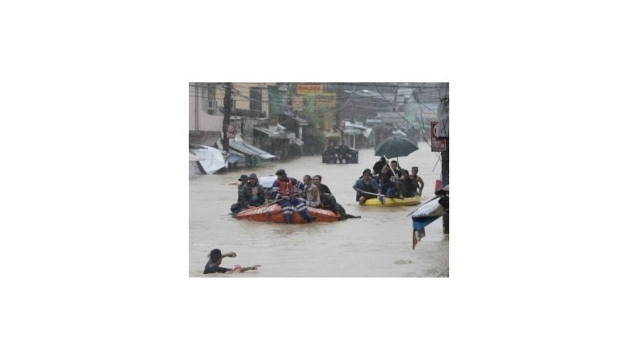 Počet obetí búrky Fung-Wong stúpa; v Manile je voda až do 2 metrov