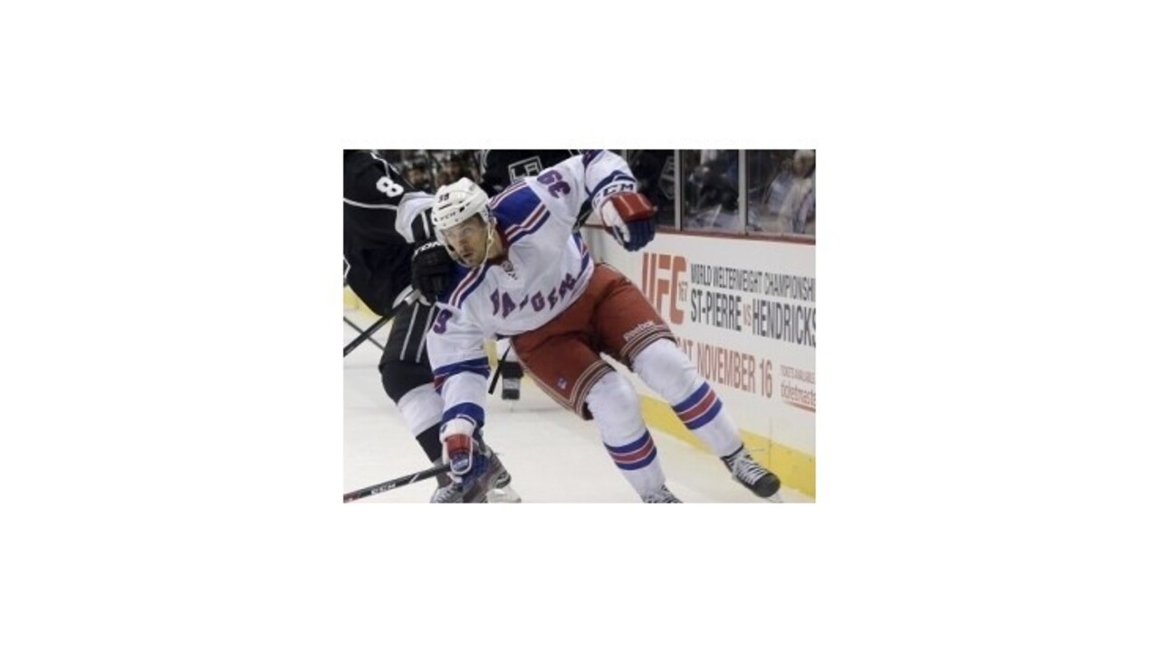 Hrivík v príprave spečatil triumf NY Rangers nad Chicagom 4:1