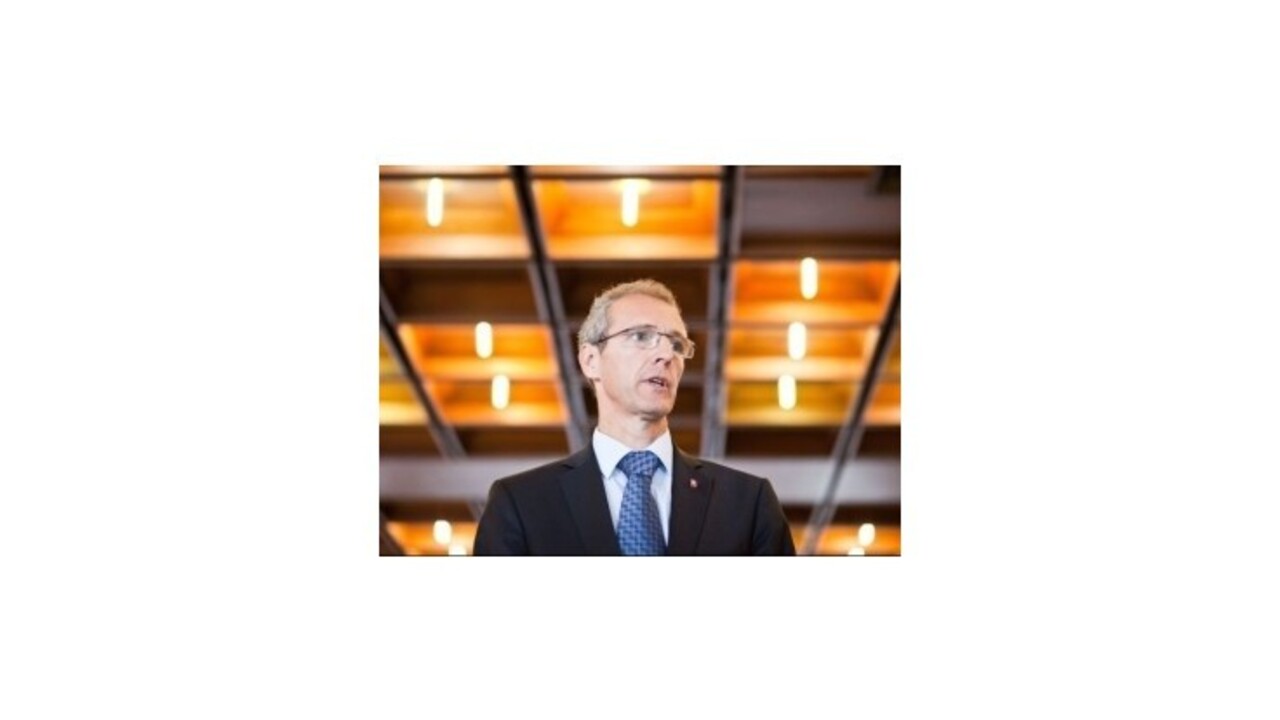 Slovenskí europoslanci sú pri vypočúvaní členov Komisie aktívni