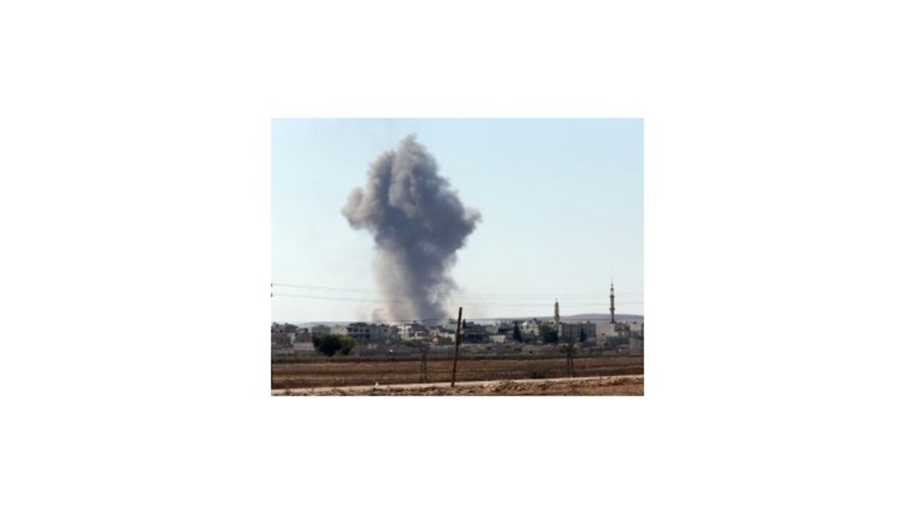 USA podnikli vo štvrtok 9 náletov v Kobané, militanti z IS však postupujú