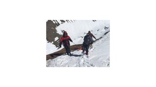 Telá dvoch slovenských horolezcov previezli do Európy