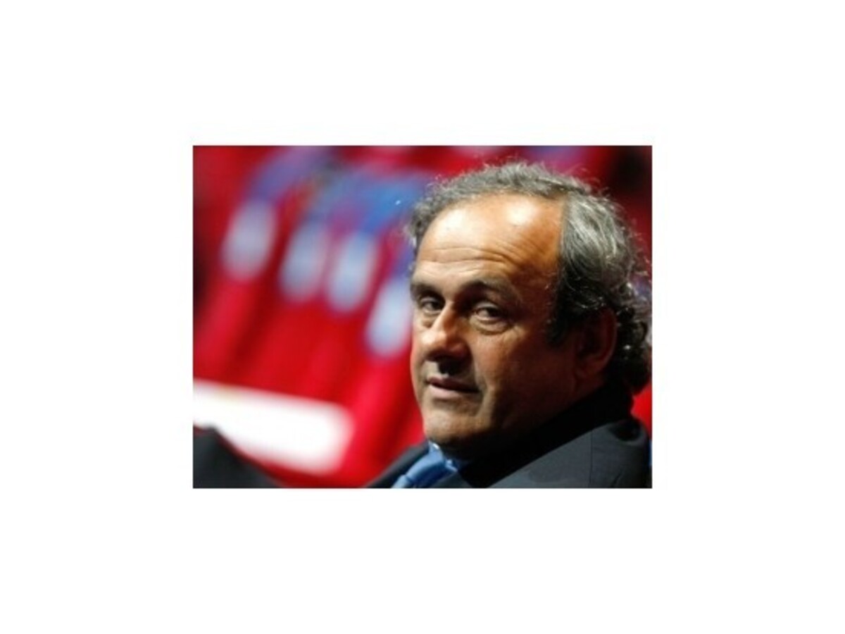 Platini pre rasistov chce púšťať na štadióny len ženy a deti