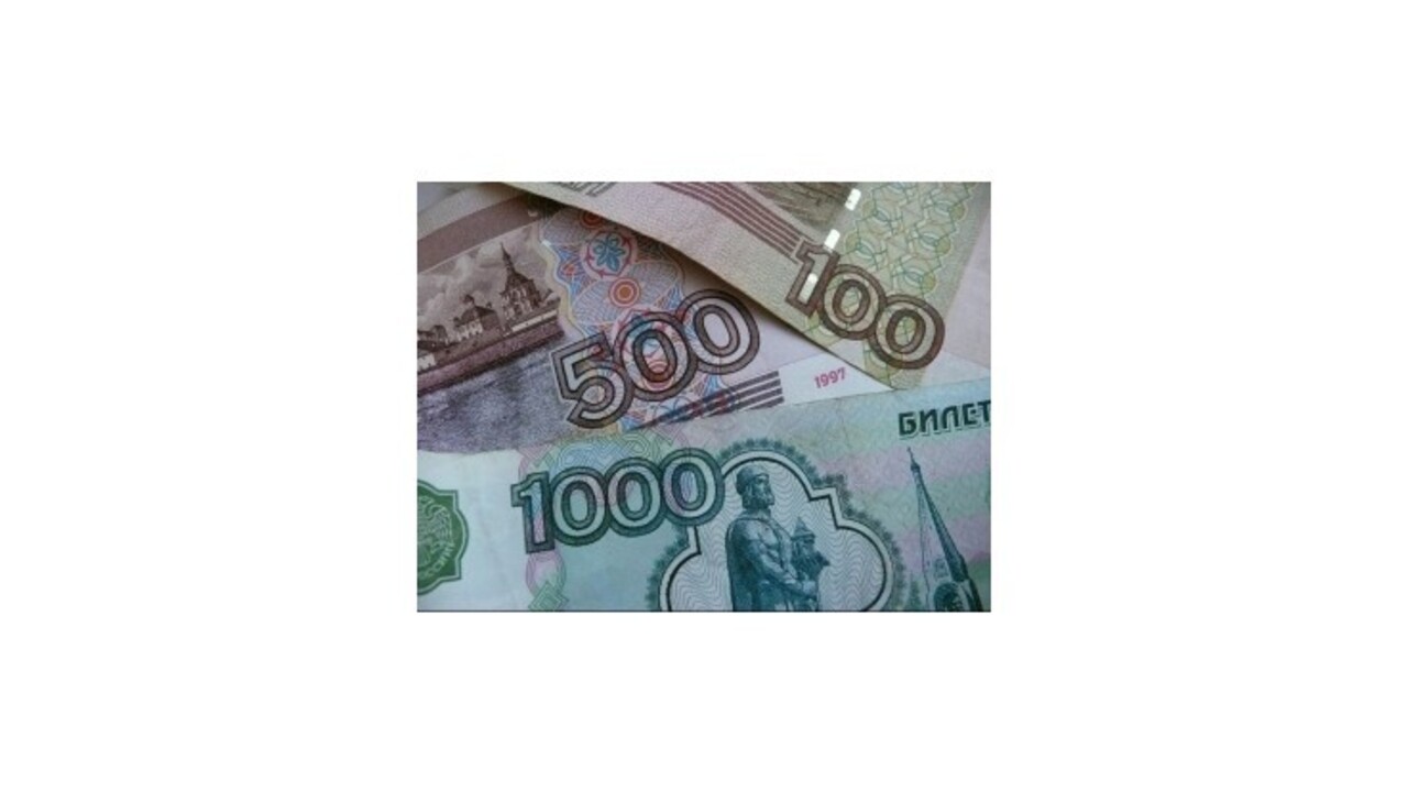 Rubeľ oslabil voči doláru aj euru na historické minimum