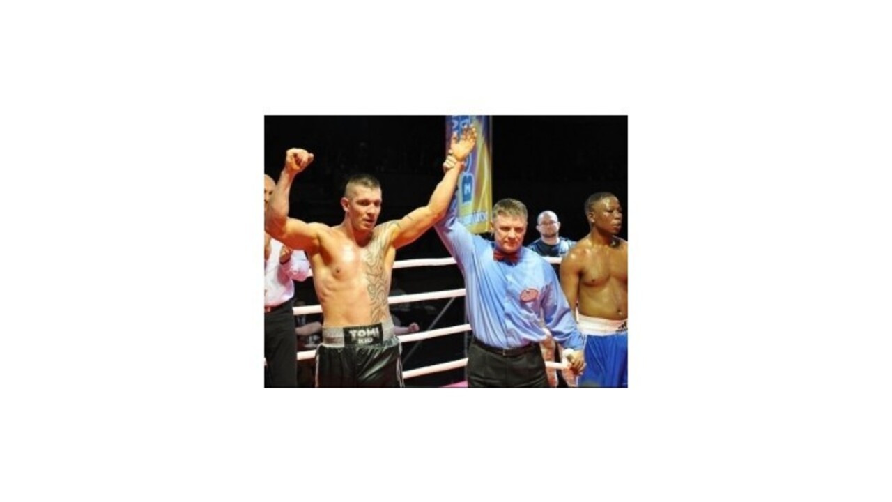 Boxer "Kid" Kovács zdolal Wanderu a získal titul WBF v ťažkej váhe
