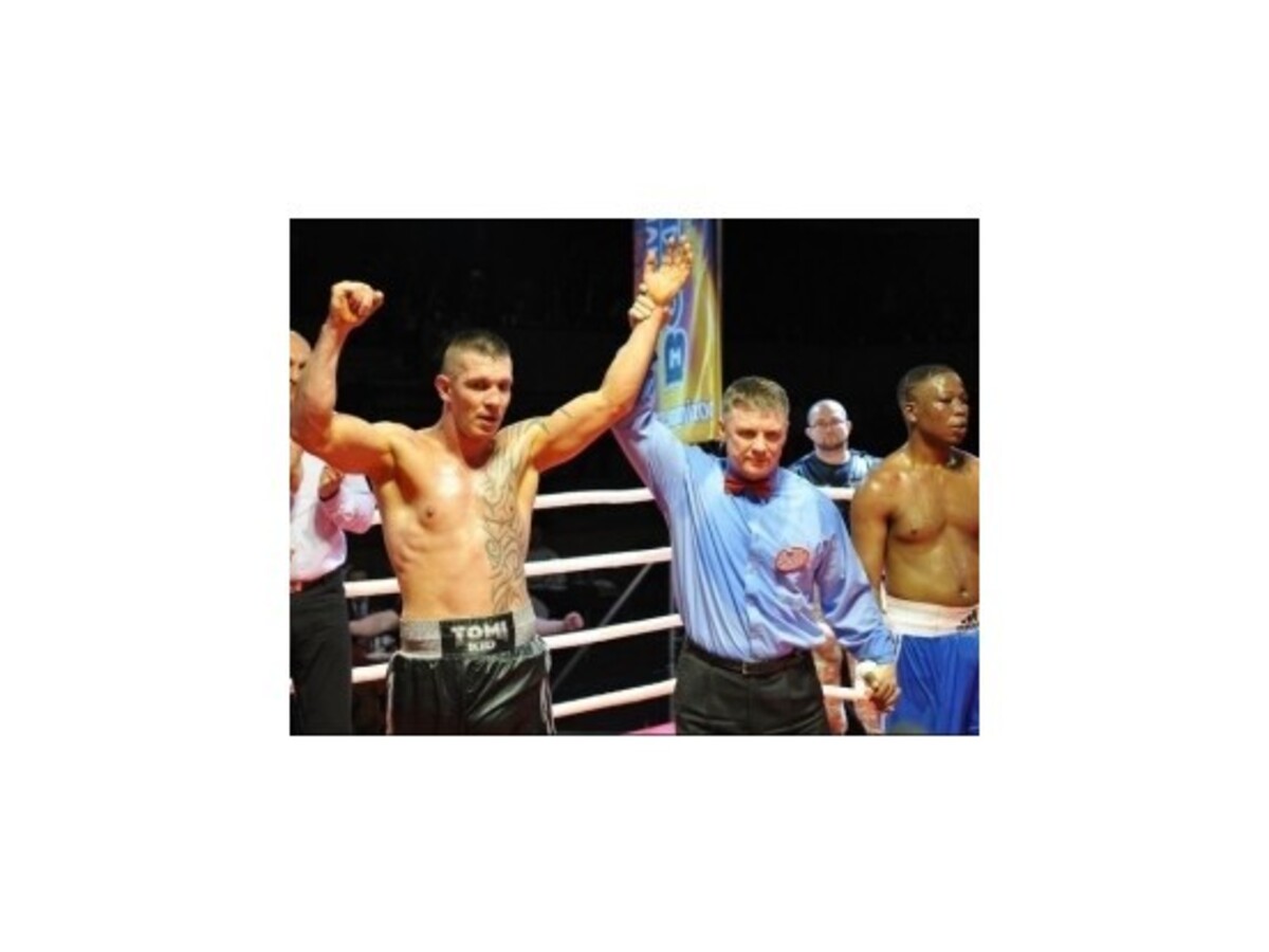 Boxer "Kid" Kovács zdolal Wanderu a získal titul WBF v ťažkej váhe