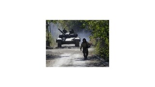 Hranice s Ruskom podľa Kyjeva prekročili desiatky tankov