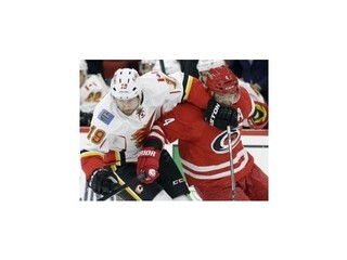 Sekera pomohol asistenciou k výhre Caroliny nad Calgary