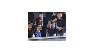 Cenzori zmazali galantnosti Vladimira Putina voči manželke čínskeho prezidenta