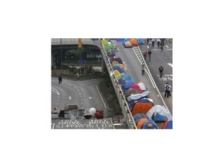 Demonštranti musia opustiť centrum Hongkongu, inak ich zatknú
