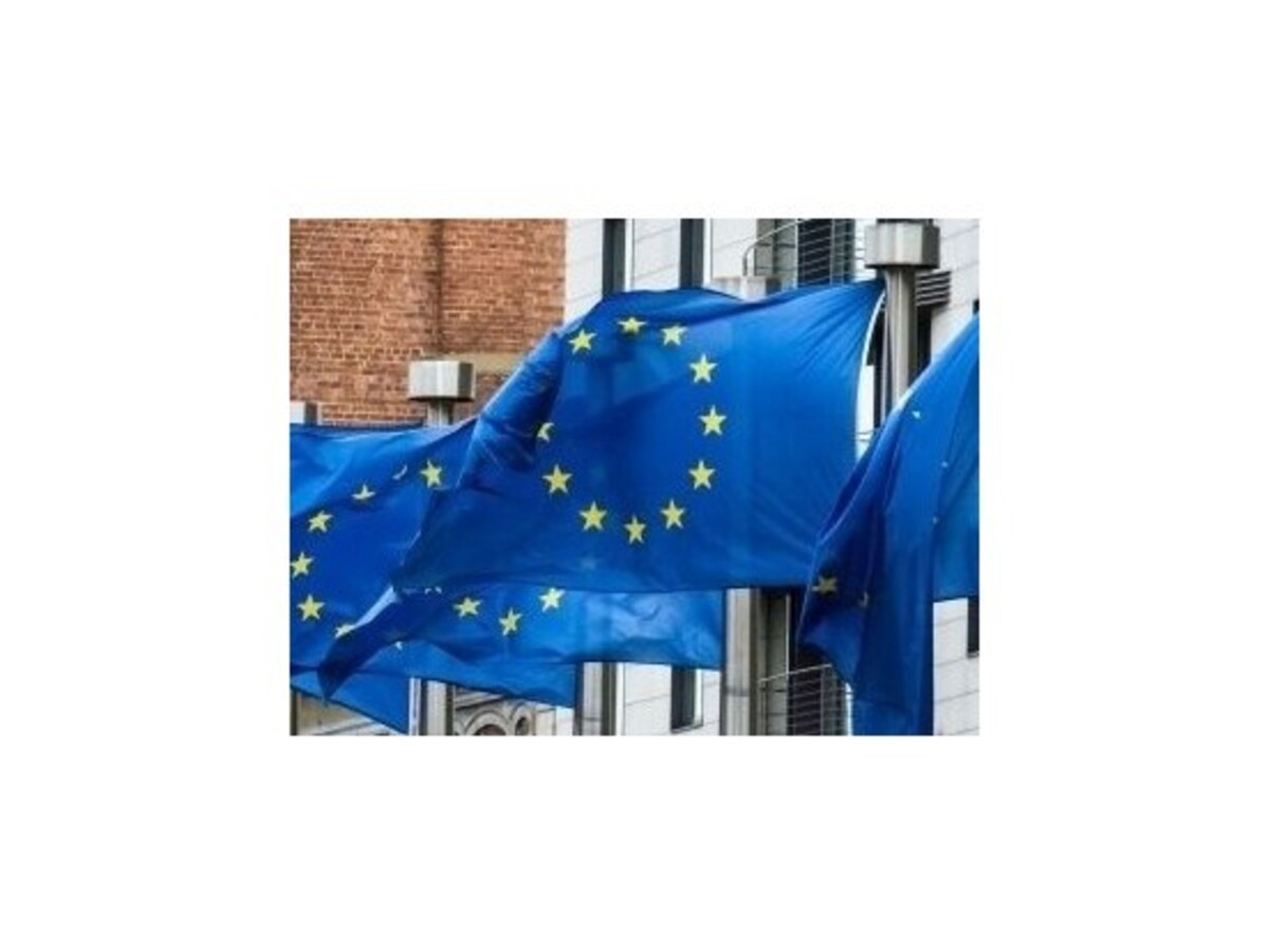 Predseda Kövér opäť vykázal z maďarského parlamentu vlajku EÚ