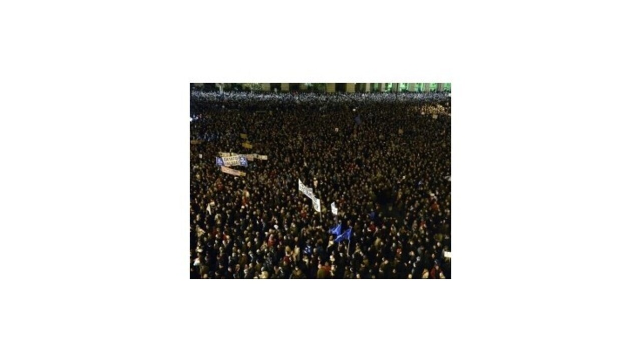 Proti Orbánovej vláde protestovalo v Budapešti 20.000 ľudí