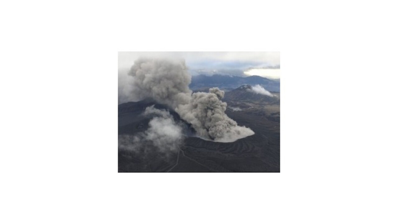Japonsko vystrašila prebudená sopka Aso, obmedzili leteckú dopravu