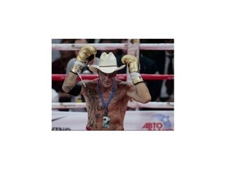 Mickey Rourke sa po 20 rokoch vrátil do ringu