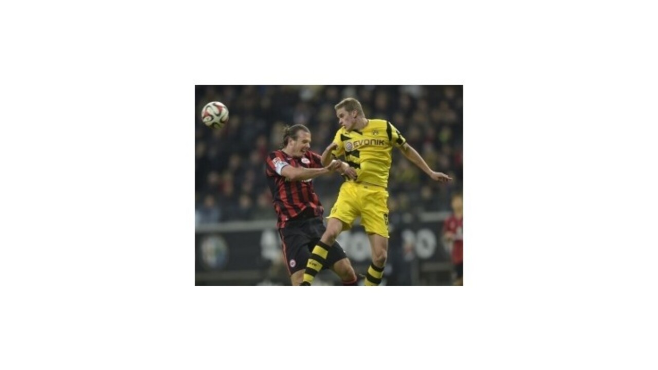 Dortmund je po prehre vo Frankfurte na chvoste bundesligy