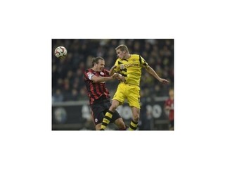 Dortmund je po prehre vo Frankfurte na chvoste bundesligy