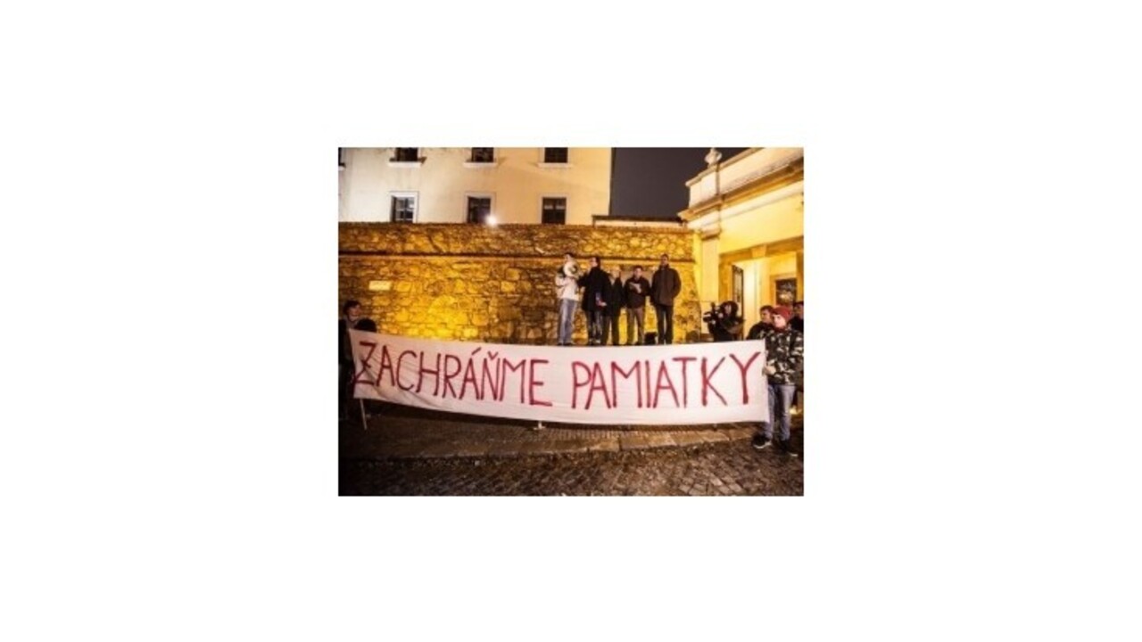 Garáže na hrade budú podľa Pellegriniho slúžiť verejnosti, aktivisti protestovali