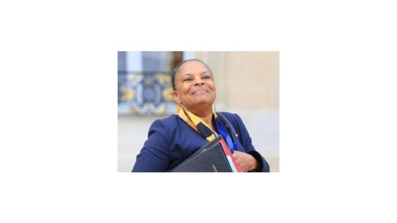 Francúzsky poslanec zaplatí za prirovnanie ministerky k opici tisíce eur