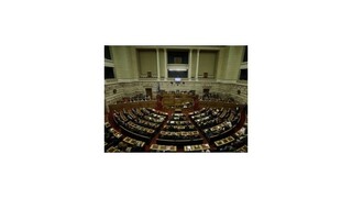 Grécky parlament schválil prvý vyrovnaný rozpočet po desaťročiach