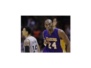Lakers uspeli v San Antoniu, Bryant 8 bodov od Jordana