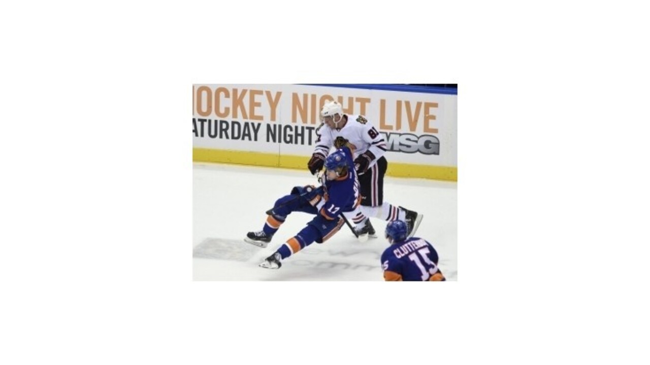Islanders prerušili víťaznú sériu Chicaga, Višňovský prispel gólom