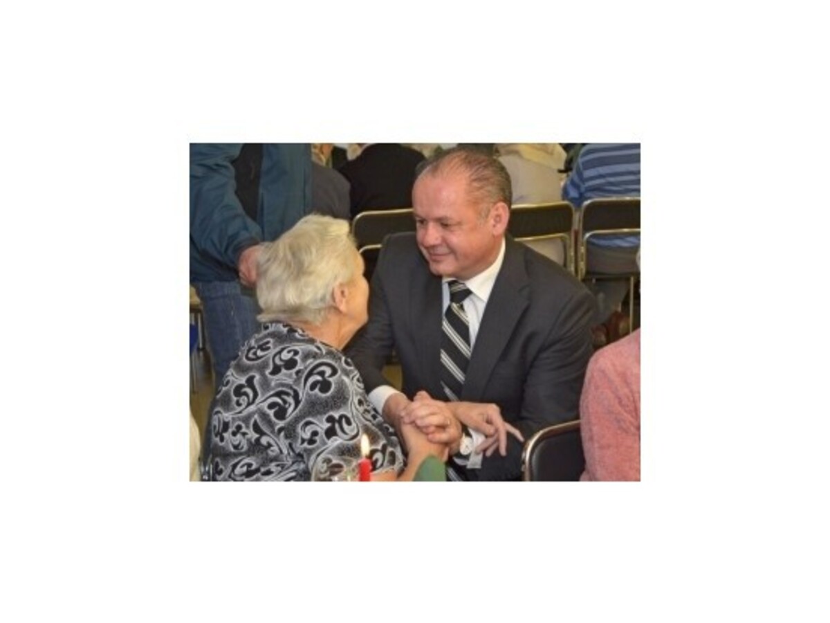 Prezident Kiska sa naobedoval s popradskými seniormi