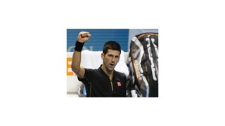 Djokovič rozdával na tlačovej besede čokoládové bonbóny