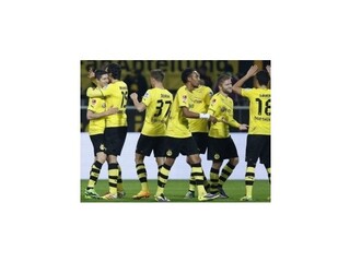 Dortmund už je posledný, boj o záchranu čaká na futbalistov Stuttgartu