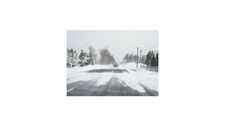 Situáciu na slovenských cestách ešte stále komplikuje množstvo snehu