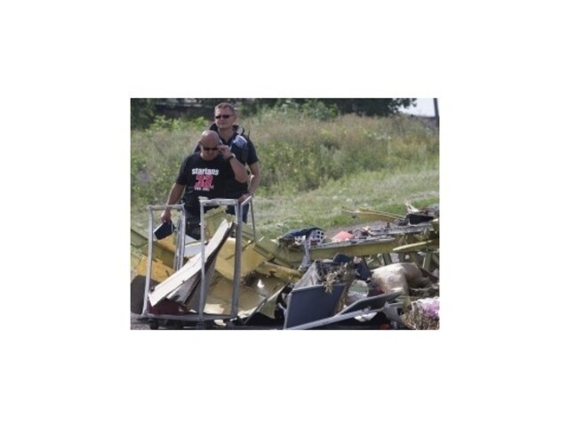 Našli pozostatky ďalších obetí pádu MH17