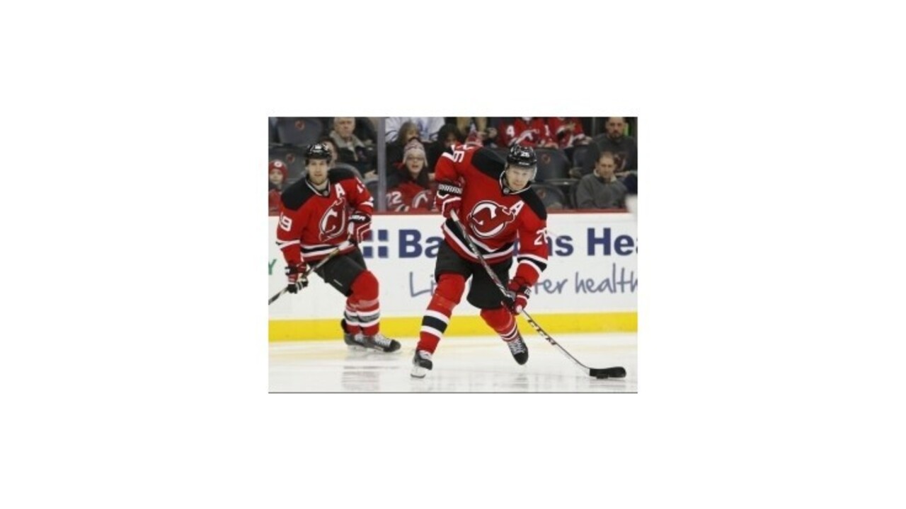 Toronto prehralo 11. krát v rade, Eliáš strelil 400. gól