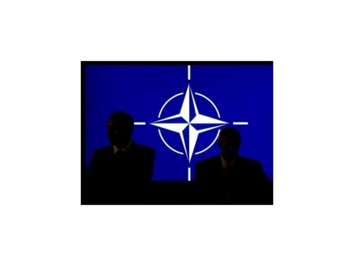 NATO sa môže rozštiepiť na dve polovice, varoval odchádzajúci šéf Pentagónu