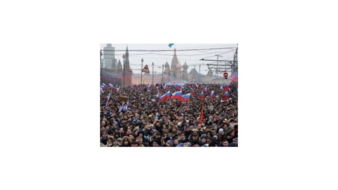 Moskva pochodovala za Nemcova, televízia ukázala zábery z miesta vraždy
