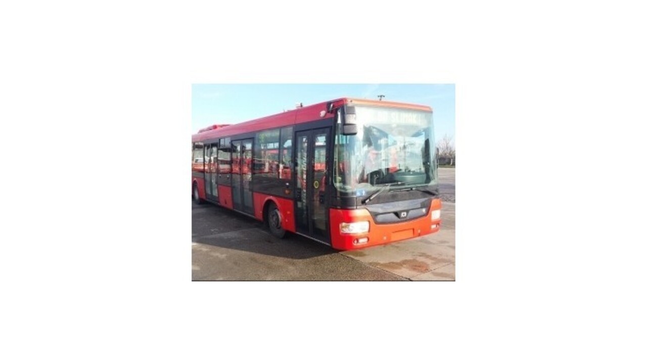 Dopravný podnik Bratislava prevzal ďalšie tri nové kĺbové autobusy