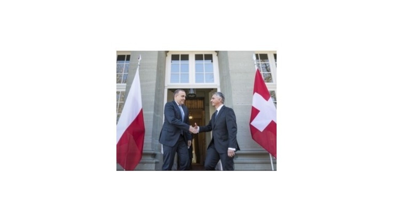 Poľsko vyberá dodávateľa raketovej obrany, Švajčiari pomáhajú maskovať Rusko