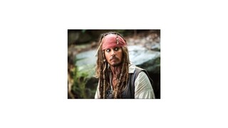 Johnny Depp sa zranil pri nakrúcaní Pirátov Karibiku, musel na operáciu
