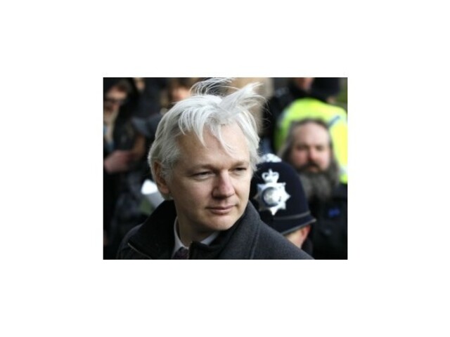 Posun v kauze zakladateľa WikiLeaks: Assangea chcú v azyle vypočúvať
