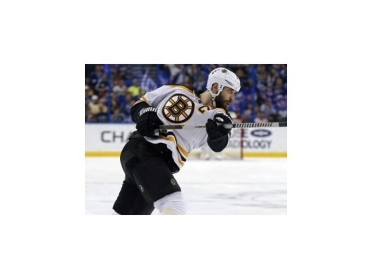 Chárov gól prišiel neskoro, Tampa našla recept na jeho Boston